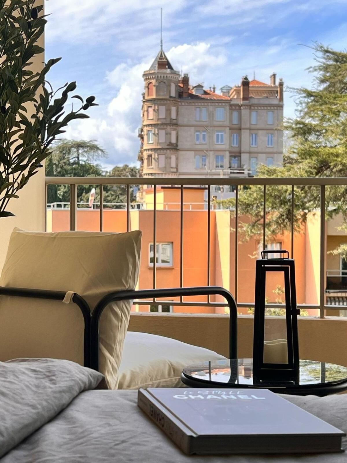 Luxury With Terrasse And Side Sea View Appartement