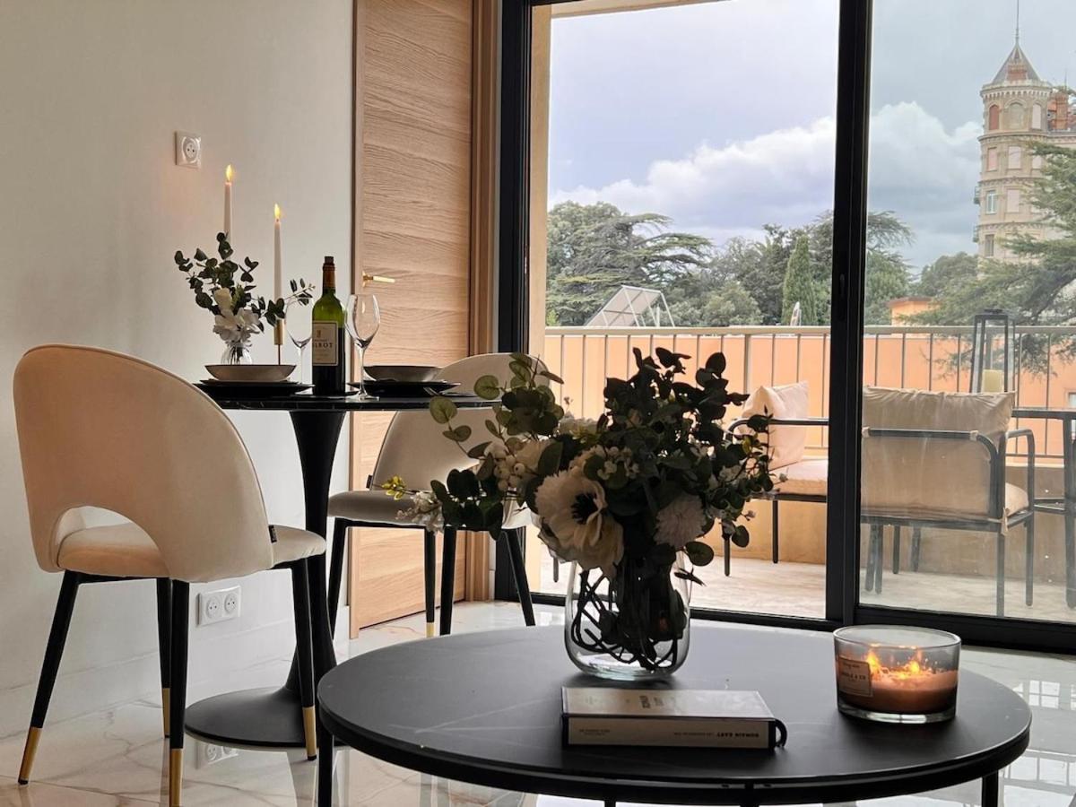 Luxury With Terrasse And Side Sea View *