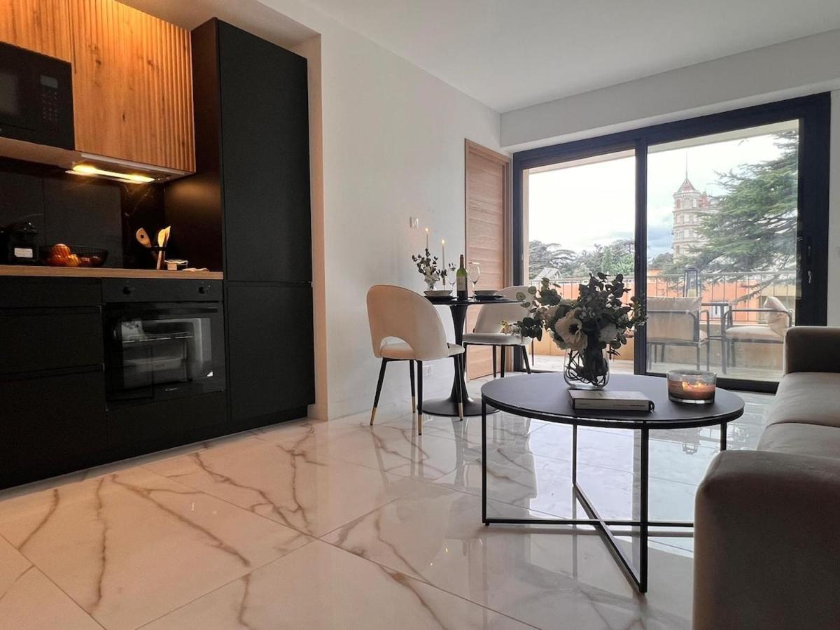 Luxury With Terrasse And Side Sea View Appartement *